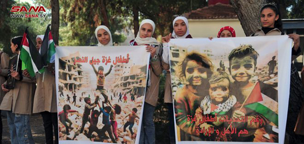Protesta frente a la sede de la Unicef en Damasco para denunciar crímenes israelíes contra los niños en Gaza